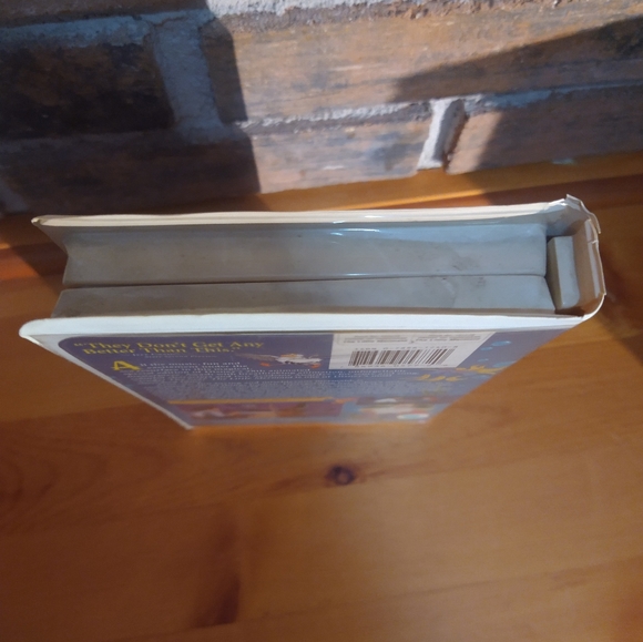 The Little Mermaid was released to theaters on November 17, 1989 - Picture 5 of 12